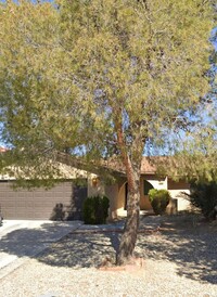 Building Photo - 2 Bedroom 2 Bathroom Home Available