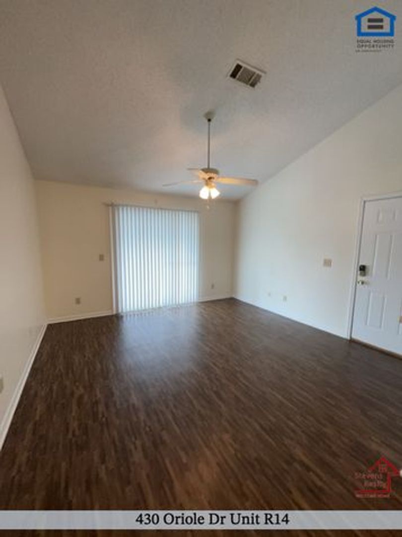 Building Photo - 430 Oriole Dr