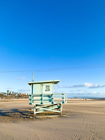 Building Photo - 3415 Edgehill Dr