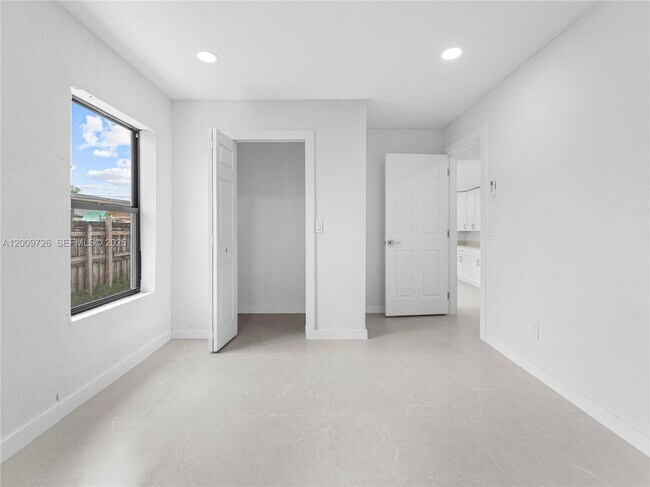 Building Photo - 1370 W 29th St