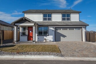 Building Photo - 3 Bedroom | 3 Baths | plus large loft | 20...