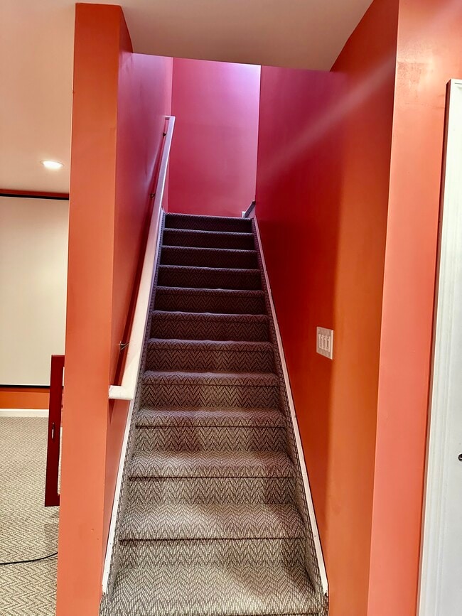 Building Photo - 72 Andrews Way