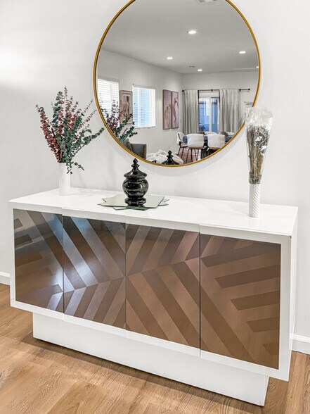 Building Photo - 1521 W 37th Pl