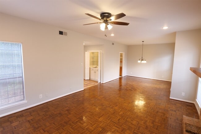 Building Photo - 9526 Val Verde St