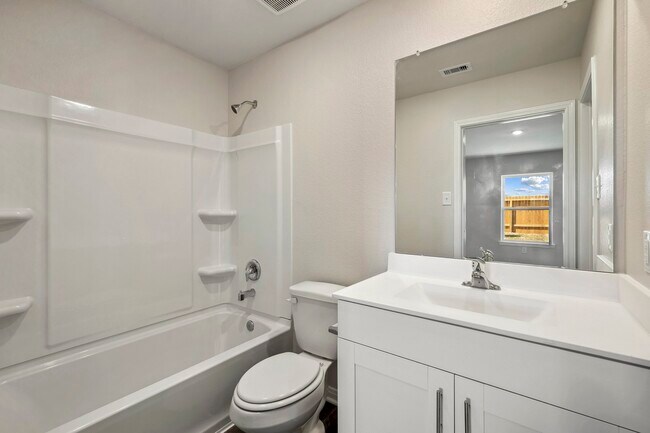 Building Photo - 15866 Berry Hl Dr