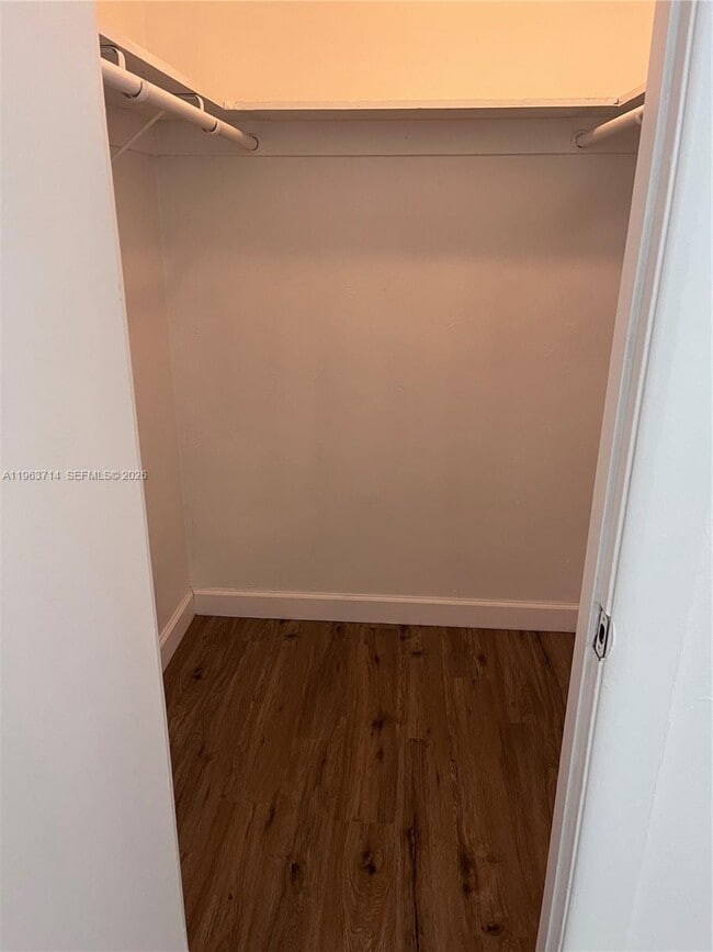 Building Photo - 1505 Crescent Cir