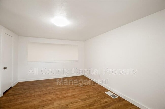 Building Photo - 502 W 35th St