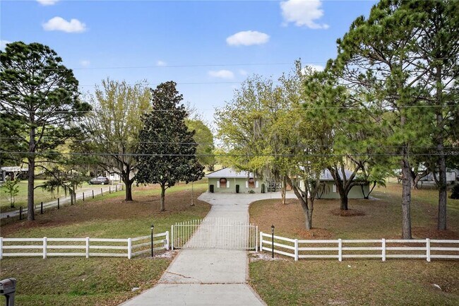 Building Photo - 2065 Oak Beach Blvd