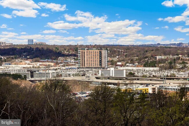 Building Photo - 5902 Mt Eagle Dr