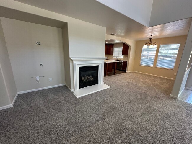 Building Photo - 1690 Spring Hill Dr