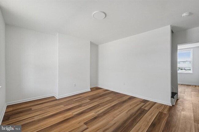 Building Photo - 6123 Glenmore Ave