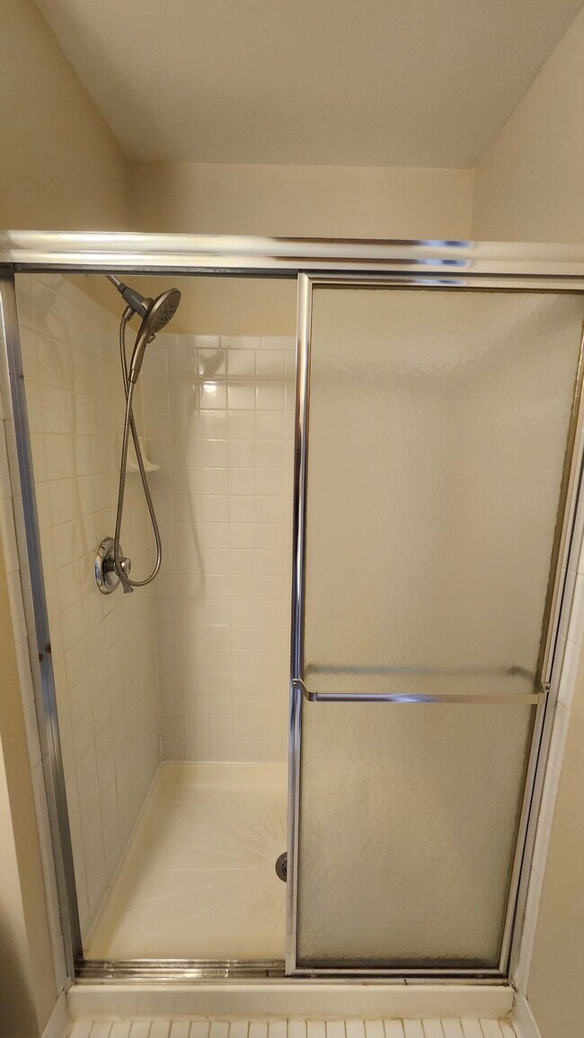 Building Photo - 42766 Lilley Pointe Dr