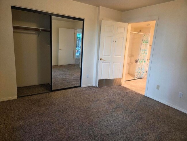 Building Photo - Two bedroom, Two bath Ground Floor Townhouse | Available Now