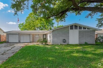 Building Photo - 12018 Moonmist Dr
