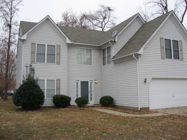 Primary Photo - 4 bedroom/2.5 bathroom- Michaels Woods