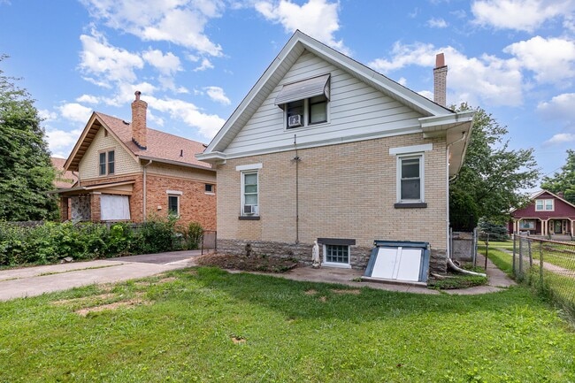 Building Photo - Gorgeous 3 Bedroom 1 Bathroom House