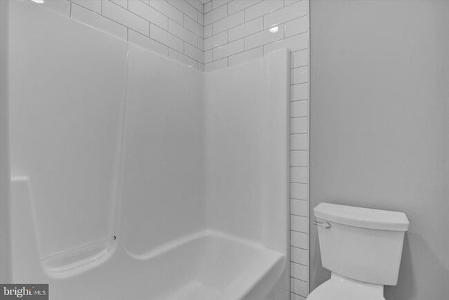 Building Photo - 658 Boxwood Dr