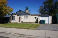 Building Photo - Nice Sandy Home