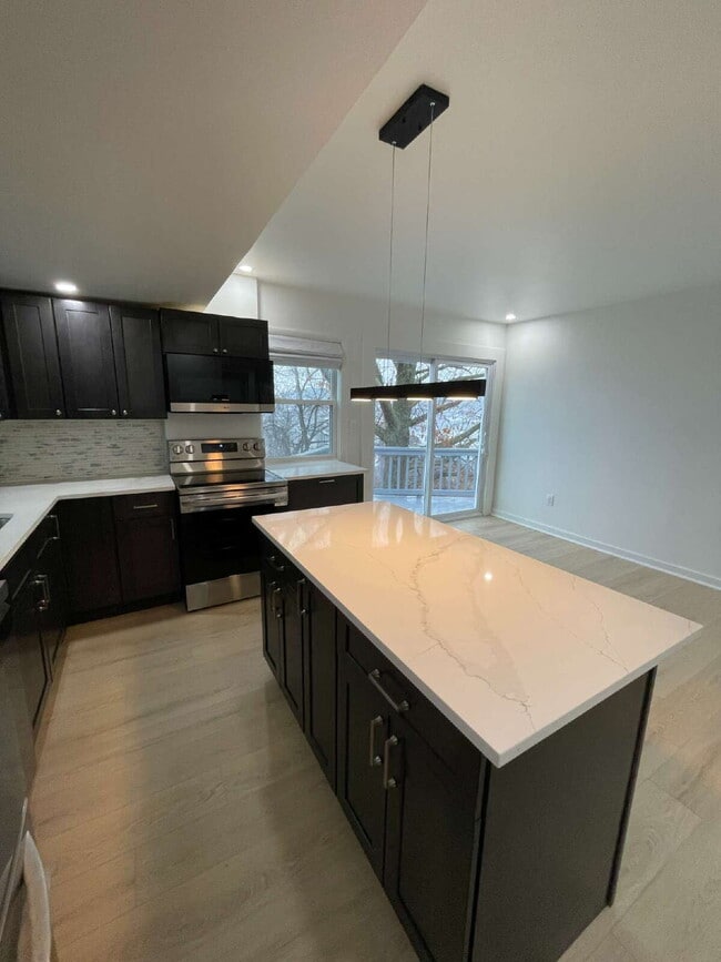 Building Photo - 107 Shoup St