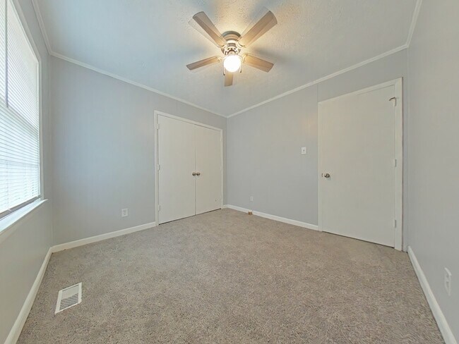 Building Photo - 6841 Radial Dr