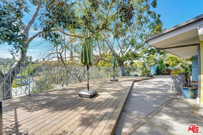 Building Photo - 2755 Carmar Dr