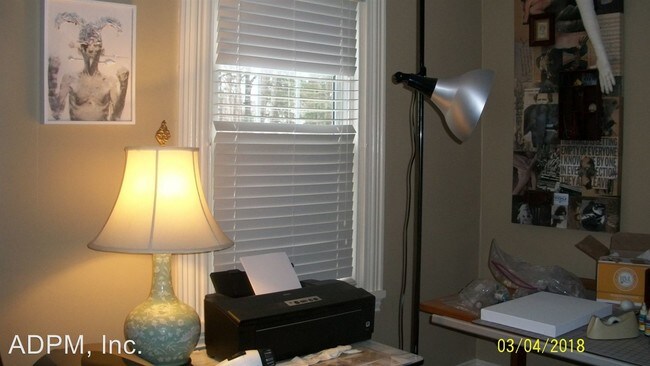 Building Photo - 2 br, 1.5 bath House - 234 Main St. #1