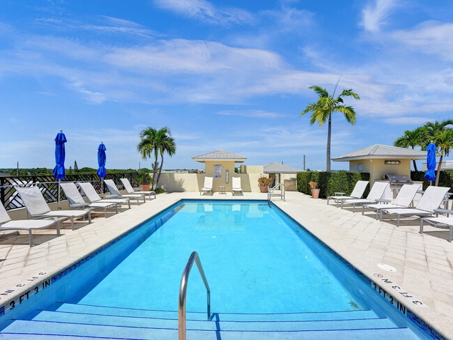 Building Photo - 225 NE 1st St