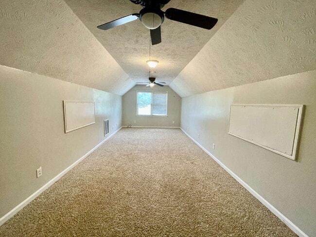 Building Photo - Spacious 3-Bedroom Nest with 2.5 Baths And...
