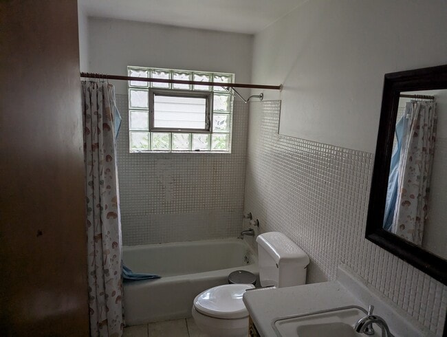 Building Photo - 219 W 79th St