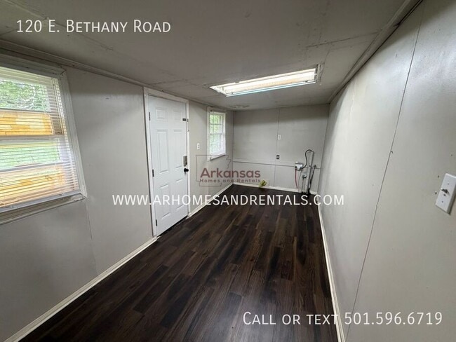 Building Photo - 120 E Bethany Rd