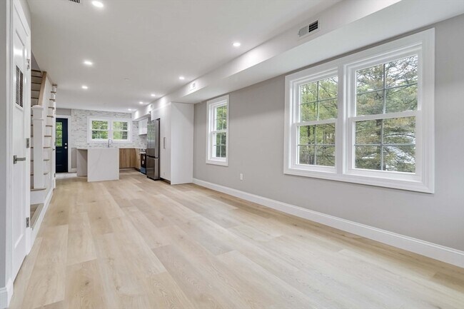 Building Photo - 192 Main St