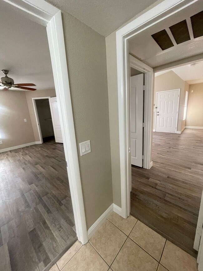 Building Photo - 5055 W Hacienda Ave