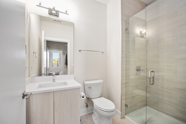 Building Photo - 3924 N Lincoln Ave