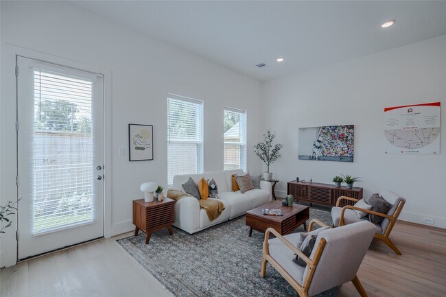 Building Photo - 862 Paul Quinn St