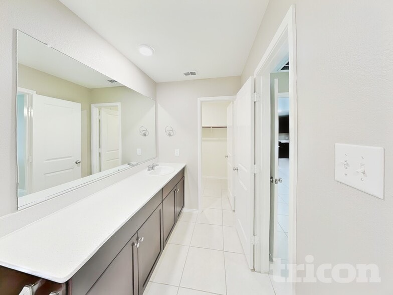 Building Photo - 707 Odlozil Ln