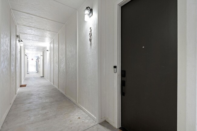 Building Photo - 207 W Johanna St