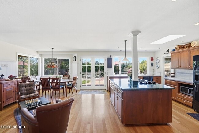 Building Photo - 2611 Janin Way