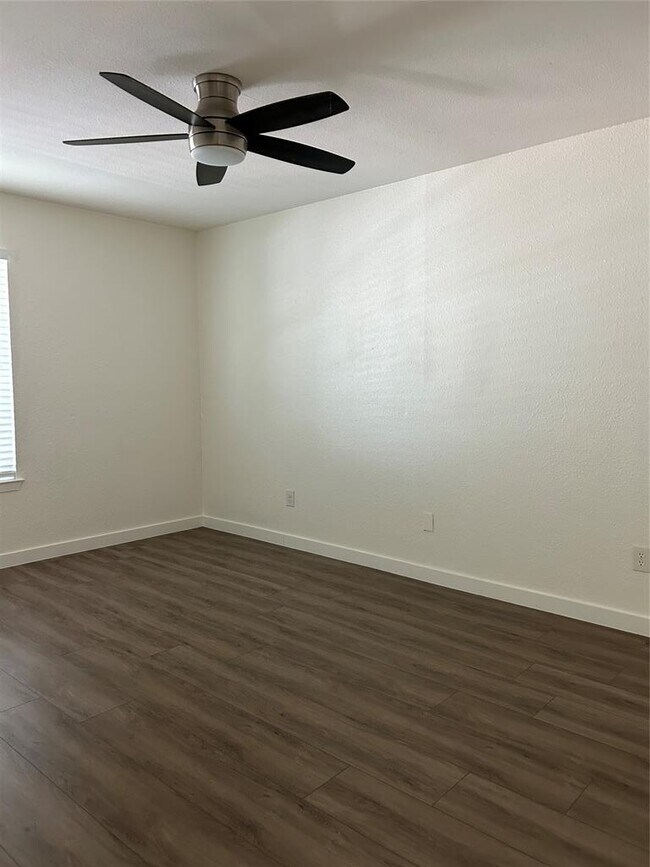 Building Photo - 5903 Cougar Dr