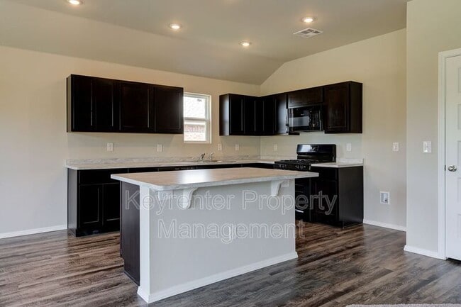 Building Photo - 755 Foxtail Dr