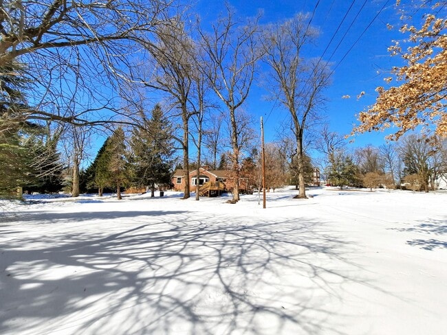 Building Photo - Spacious 4BR Rancher w/ Separate Basement space & Accessible Features – Sudbrook Park