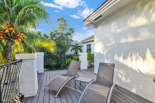 Building Photo - 10703 Versailles Blvd