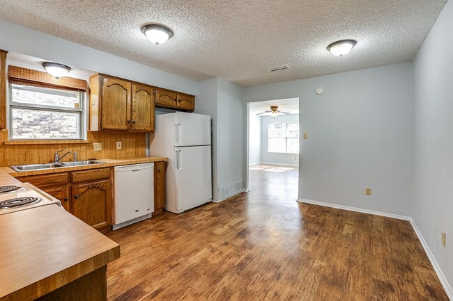 Building Photo - 3 Bedroom, 2 Bath Duplex in North Richland...