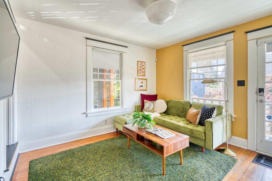 Primary Photo - 1235 N Prescott St