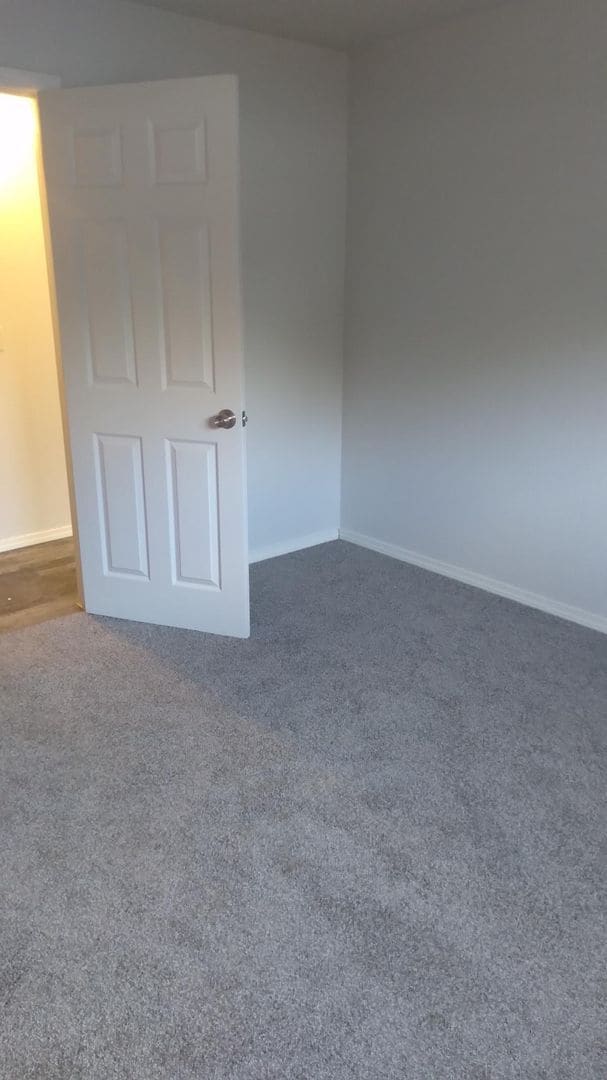 Building Photo - Quaint 1 Bedroom With Yard