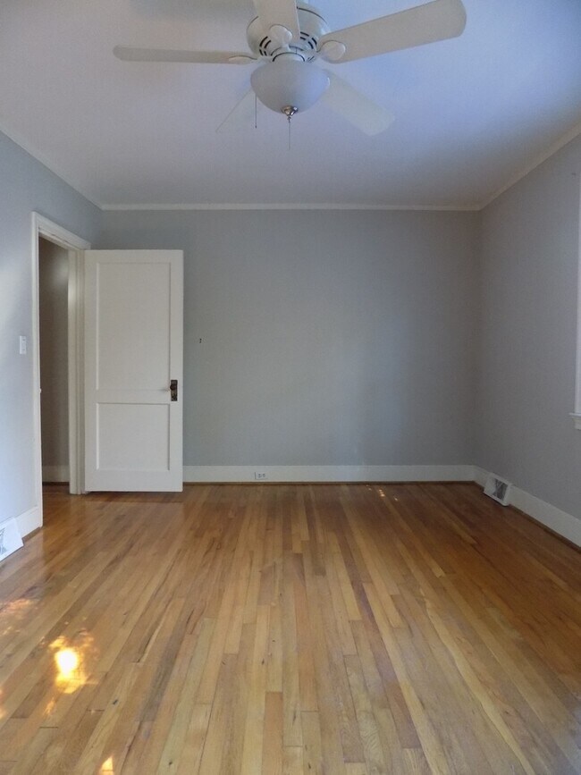 Building Photo - 2818 Monroe St