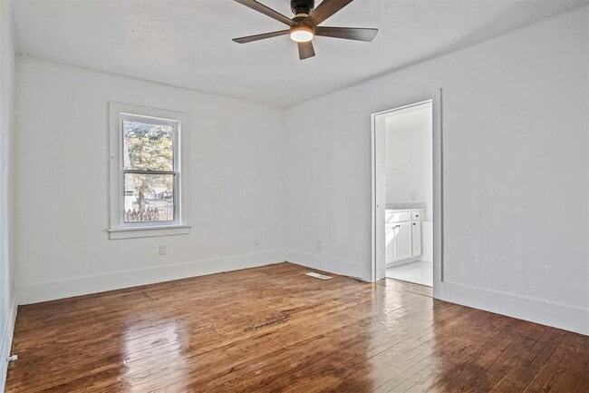 Building Photo - 609 SW 30th St