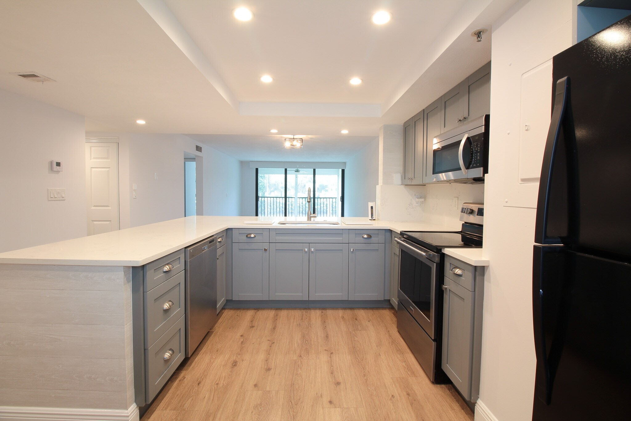 Building Photo - 6562 Boca del Mar Dr