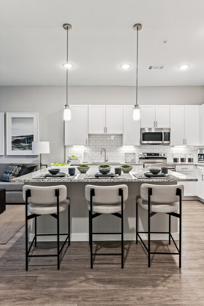 Building Photo - Half Off Rent Through 2025!