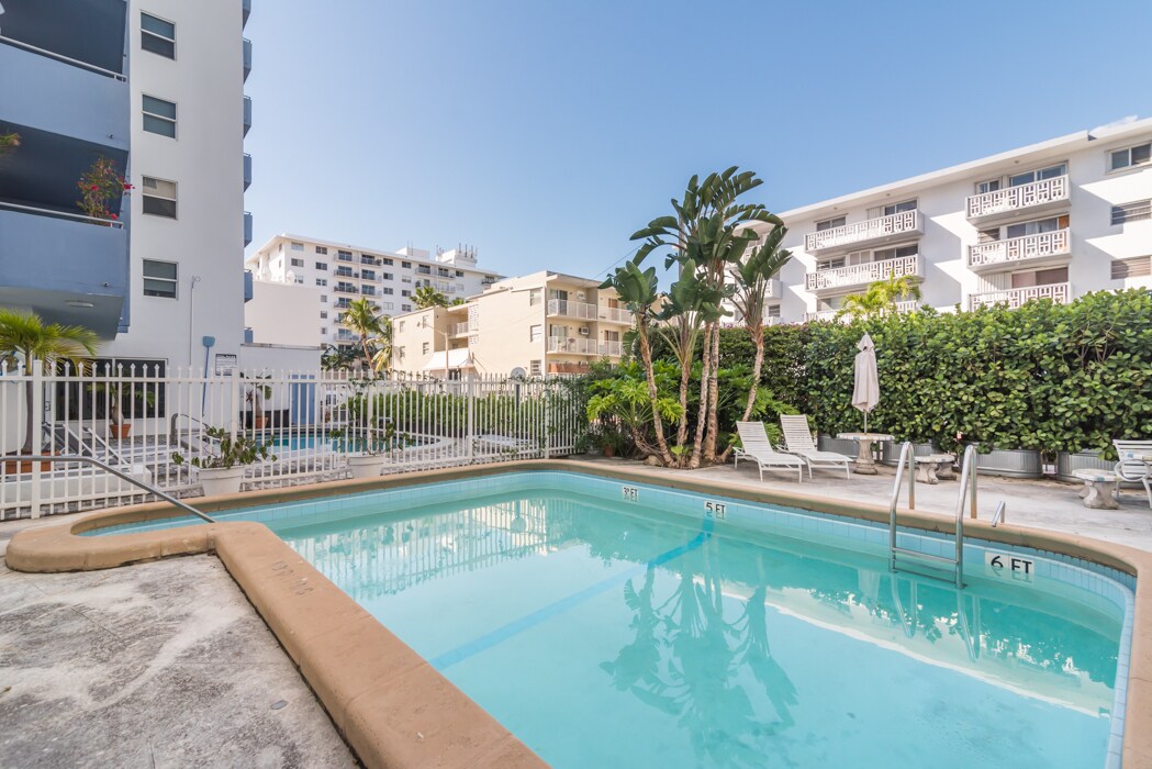 Building Photo - 1670 Bay Rd