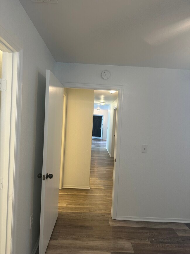 Building Photo - 3705 SW 27th St